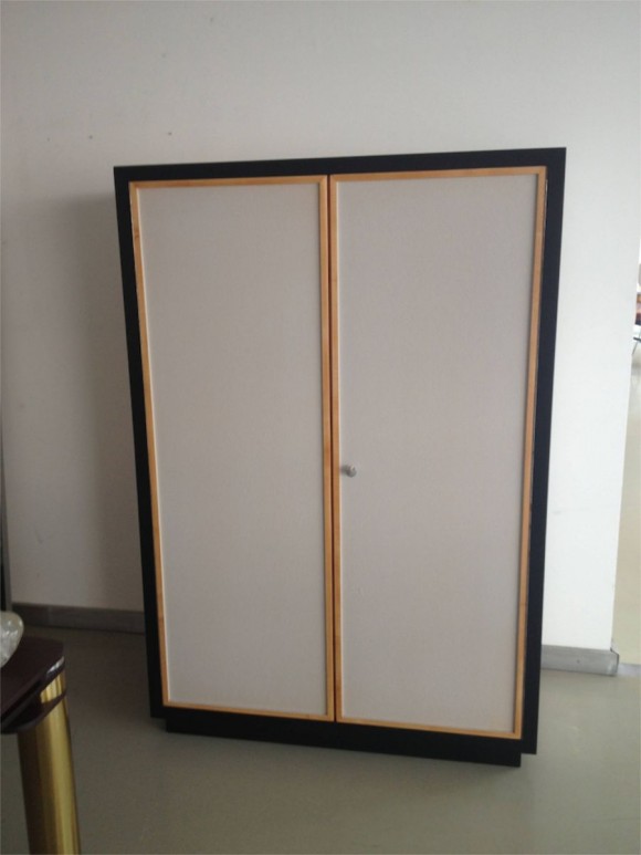 Kurt Thut Kleiderschrank