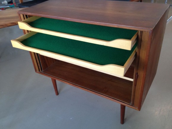 Kleines Teak Sideboard