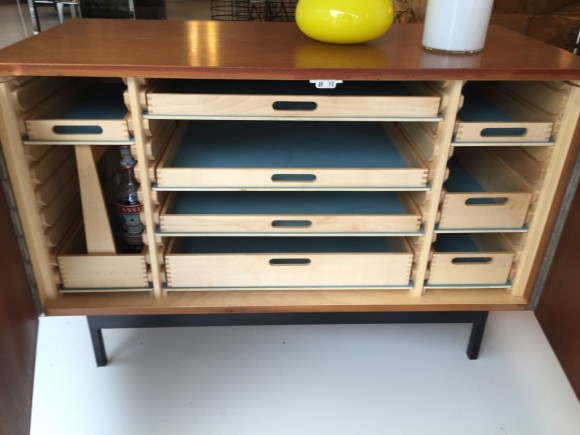 Kleines Sideboard von D. Waeckerlin