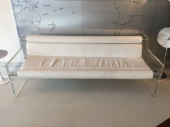 Sofa aus Plexiglas und Leder