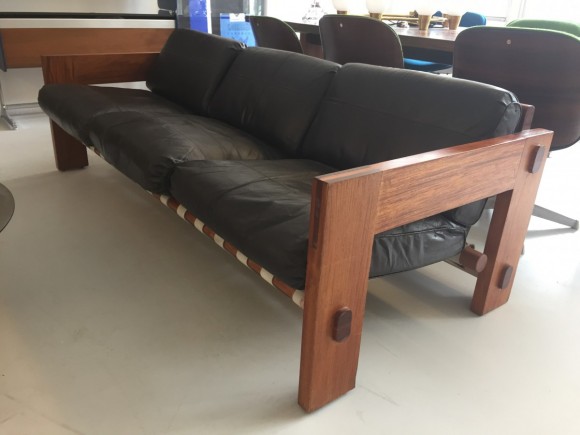 Sofa in Leder und Mahagoni